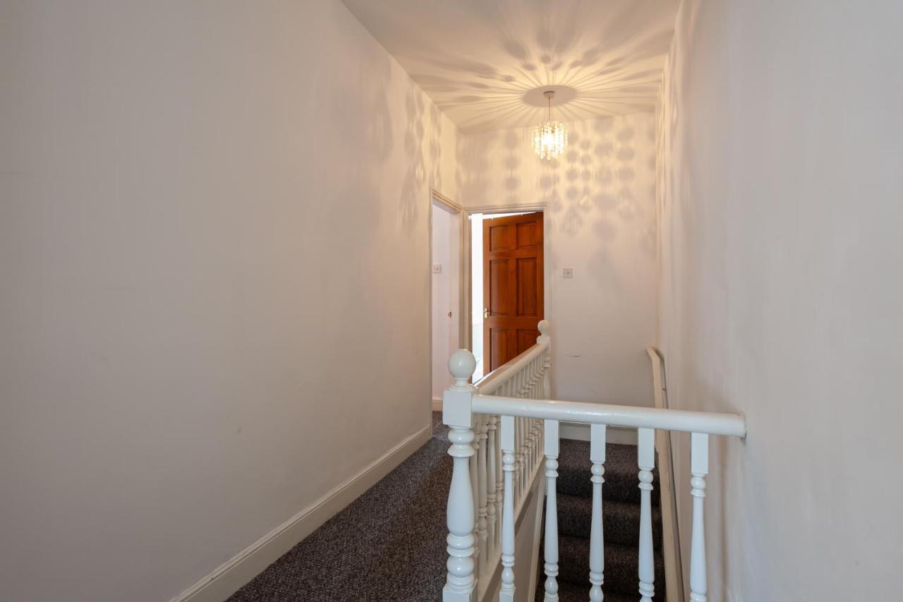 Stay Comfortable-City Centre Location- Sleeps Up To 9 Stoke-on-Trent Ngoại thất bức ảnh
